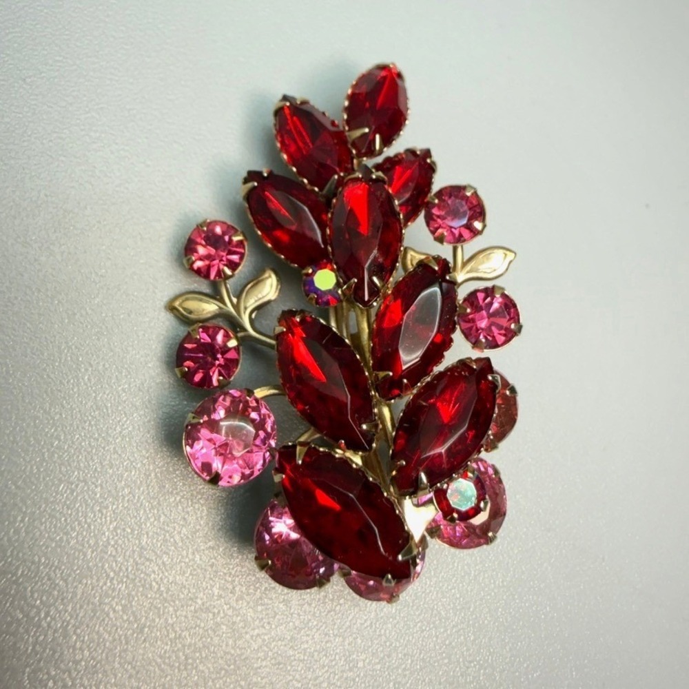 Vintage Red Pink Rhinestone Floral Brooch Gold Tone MCM Riveted Large Statement - Picture 2 of 8